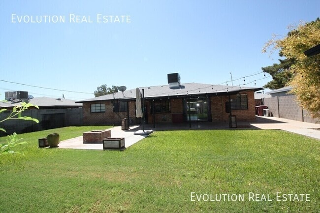 Building Photo - 7448 E Coronado Rd