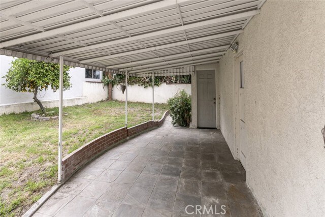 Building Photo - 918 E Valencia Ave