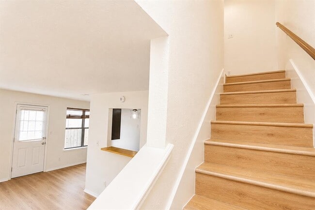Building Photo - 8807 Springmail Cir