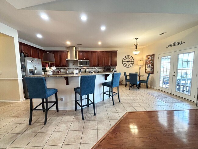 Building Photo - BEAUTIFUL HOME AVAILABLE APRIL 1ST