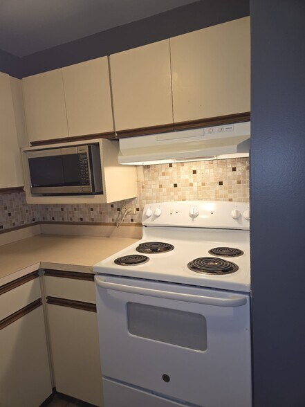 Building Photo - 19 E Palatine Rd