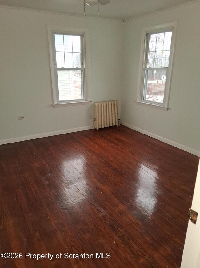 Building Photo - 907 E Drinker St