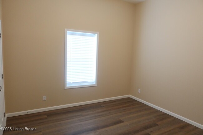 Building Photo - 112 Peonia Rd