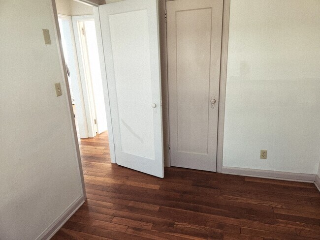 Building Photo - 456 Cold Spring Ave