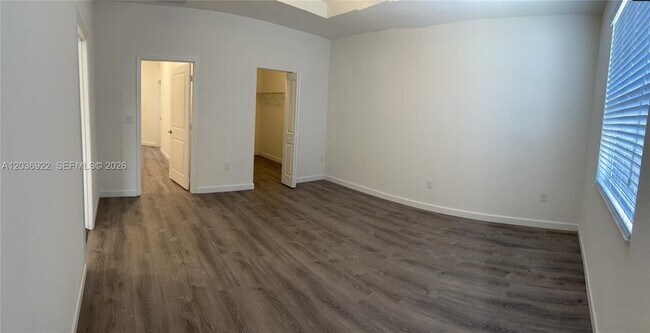 Building Photo - 1120 SE 26th Ct