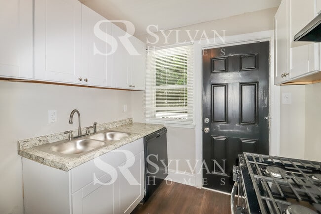 Building Photo - Proper Design. Smartly Priced. Ready for Move-In!