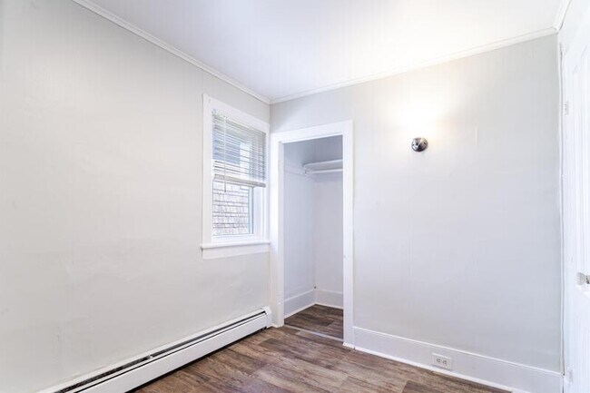 Building Photo - 874 6th Ave