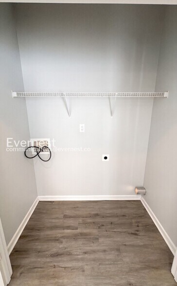 Building Photo - 8640 Thomas Ln