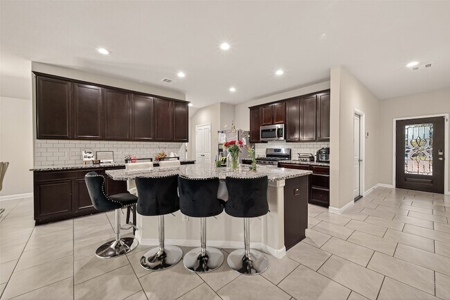 Building Photo - 18306 Pelham Holw Trl