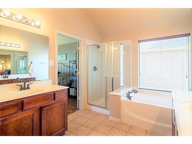 Building Photo - 2617 Independence Dr