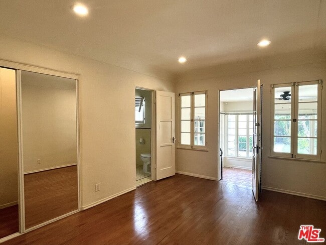 Building Photo - 203 N Doheny Dr