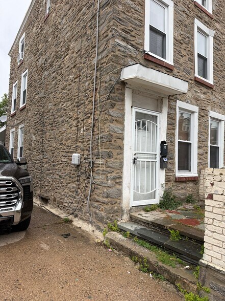 Building Photo - 27 Meehan Ave