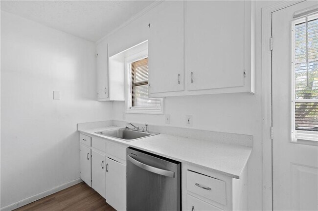 Building Photo - 1008 Davis St