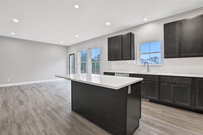 Building Photo - 108 Clarks Ln