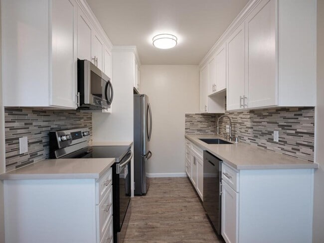 Building Photo - 1695 Whitwood Ln