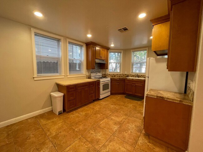 Building Photo - 2 Car Garage Included! Downstairs 2 Bed 2 Full Bath AND Washer and Dryer!