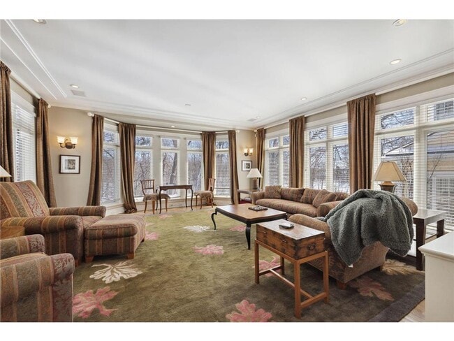 Building Photo - 2810 W Lake of the Isles Pkwy