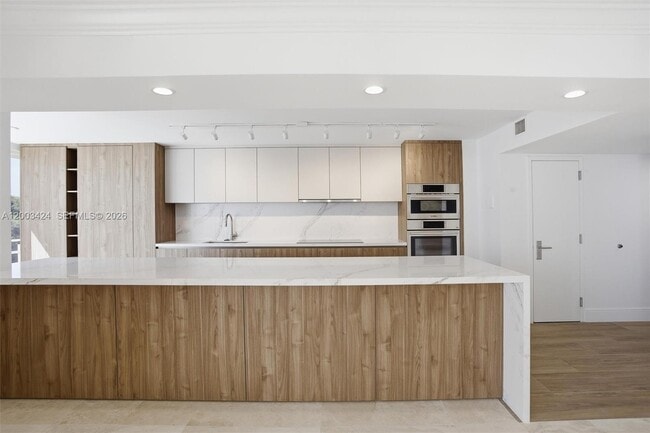 Building Photo - 600 Grapetree Dr