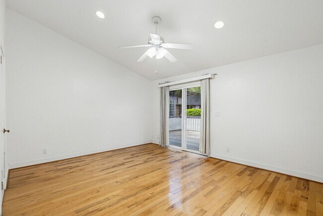 Building Photo - Sun-Filled 2BR/2BA Upper Home with Large Decks & Hardwood Floors in Aptos