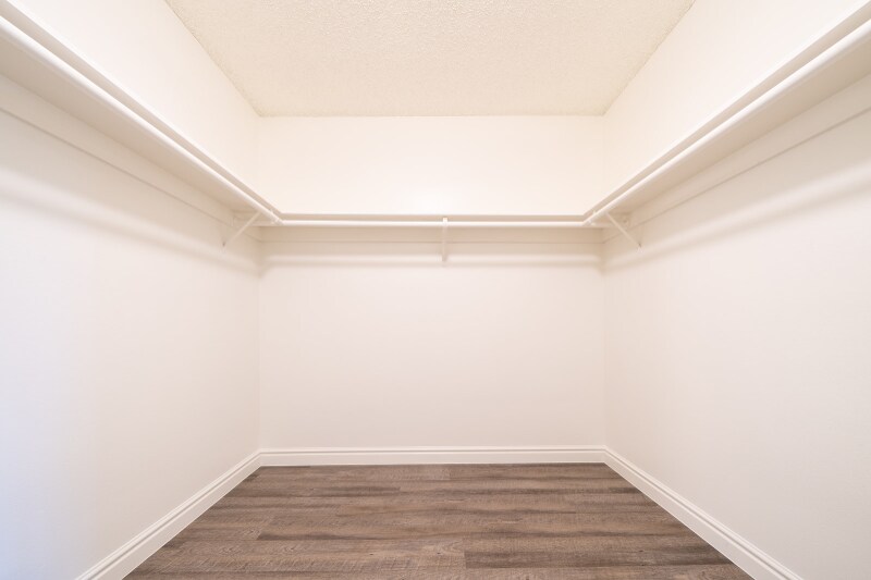 Building Photo - 1135 Meadow Lake Dr