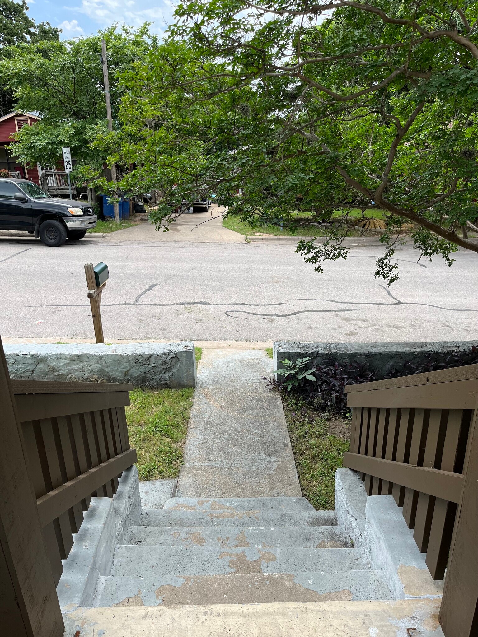 Building Photo - 1904 E 10th St