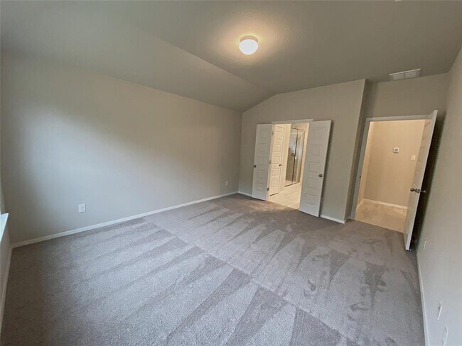 Building Photo - 20915 Oak Dale Dr