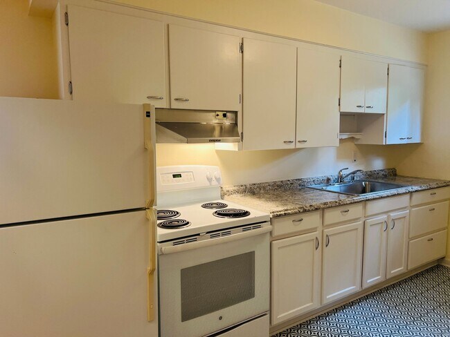 Building Photo - Great One Bedroom Unit Located In Multnoma...