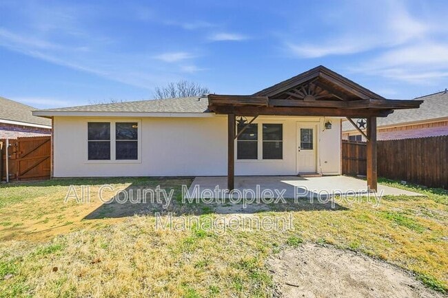 Building Photo - 2701 Cattleman Dr