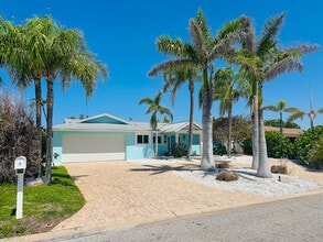 Building Photo - 2910 Alton Dr