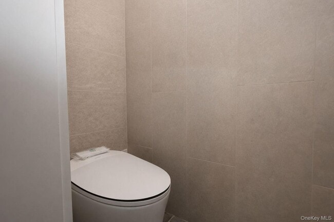 Building Photo - 52 Roe Ave