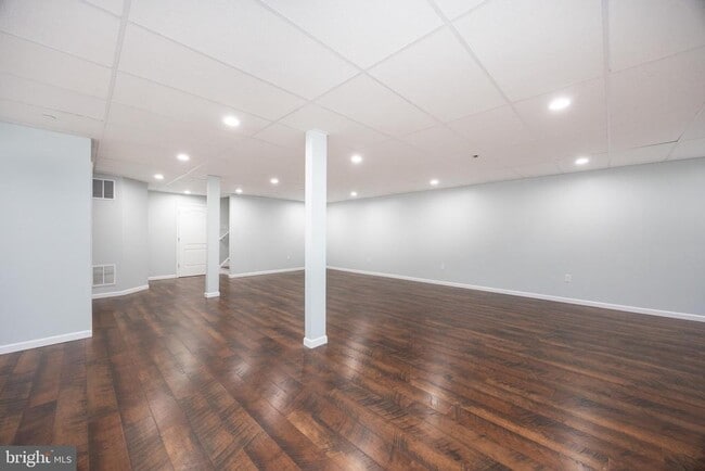 Building Photo - 71 Iron Hill Way