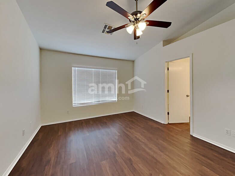Building Photo - 11583 W Holly St