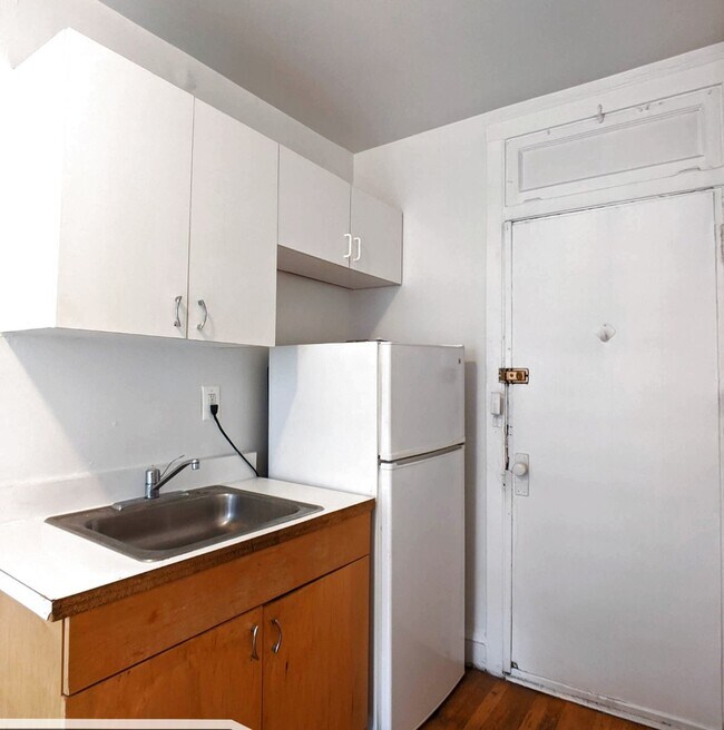 Building Photo - 3310 W Schubert Ave