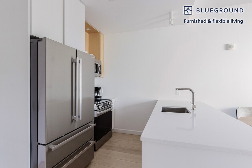 Building Photo - 27-09 44th Dr