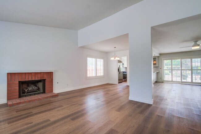 Building Photo - Single Story Oceanside Home Available July...