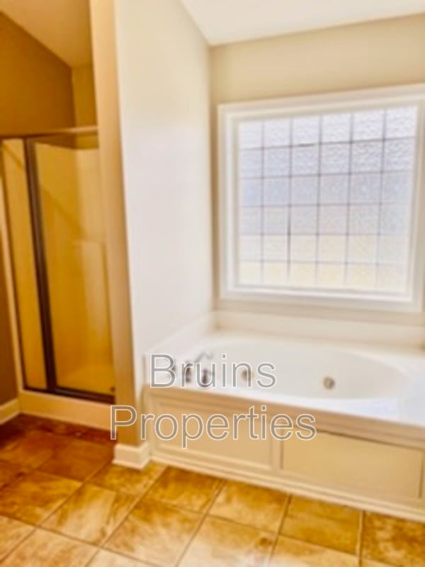 Building Photo - 2324 Alderbrook Dr