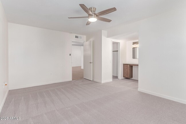 Building Photo - 16853 N Meadow Park Dr