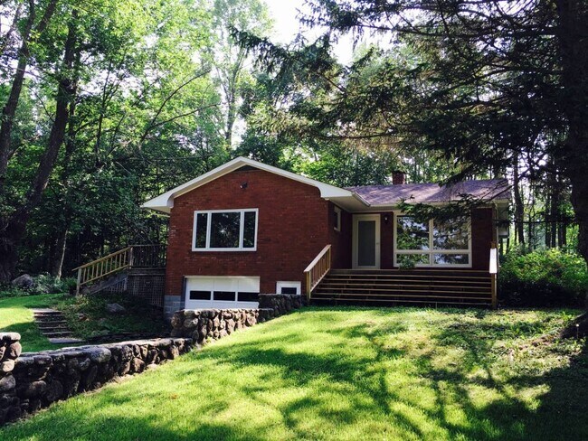 Building Photo - Woodstock/Hunter romantic getaway in nature on 3.5 acres