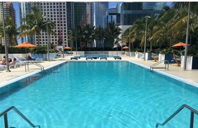 Building Photo - 950 Brickell Bay Dr