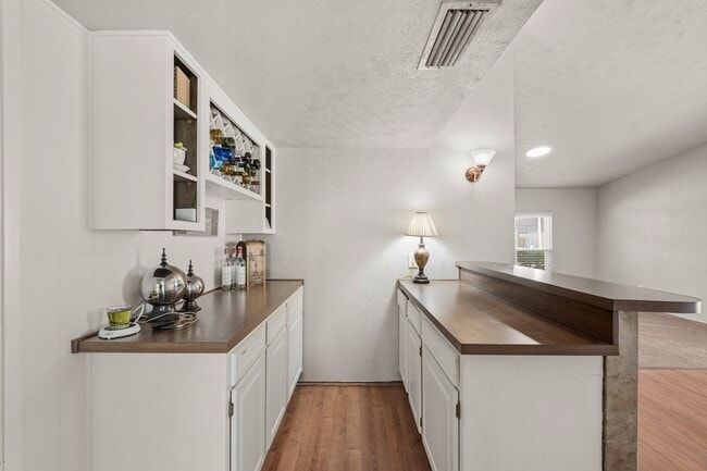 Building Photo - 2205 Hilton Head Dr