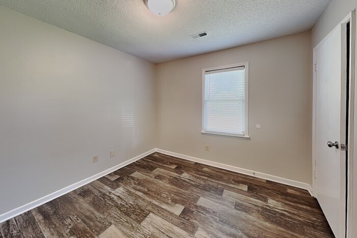 Building Photo - 2215 Medlin Ct