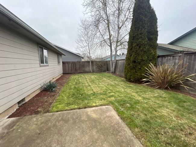 Building Photo - 3 Bedroom 2 Bathroom Knox Butte Home