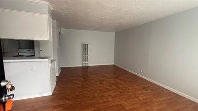 Building Photo - 519 Branard St