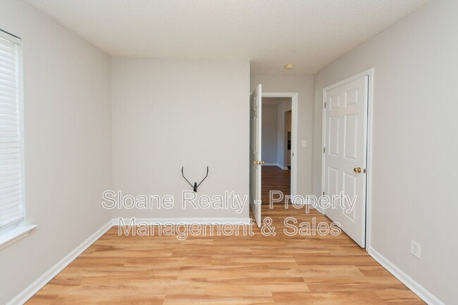 Building Photo - 1343 Pinnacle Ln