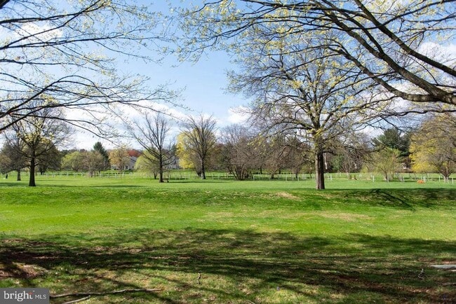 Building Photo - 609 Cambridge Ct