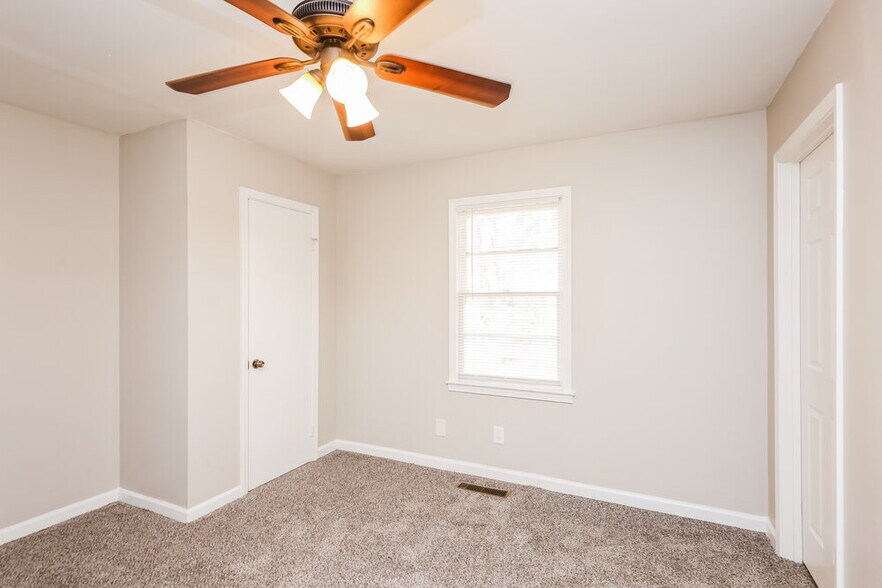 Building Photo - 3995 Sandy Hill Rd