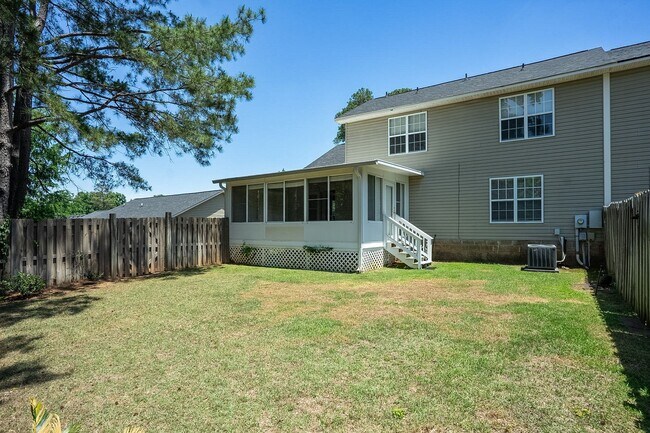 Building Photo - 537 Cedar Rock Dr