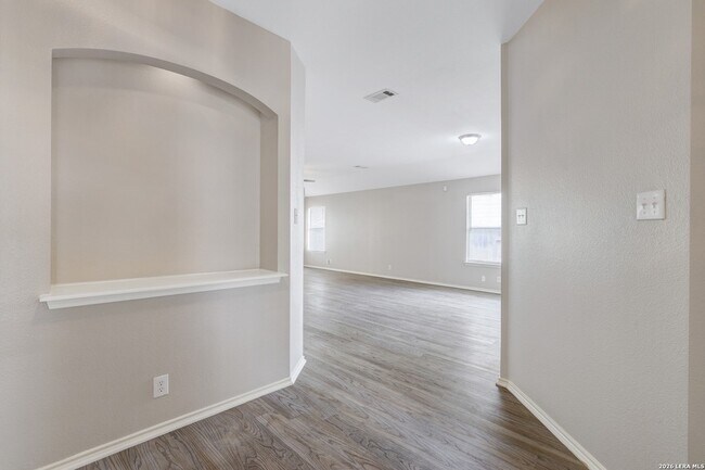 Building Photo - 1021 Lynx Bend