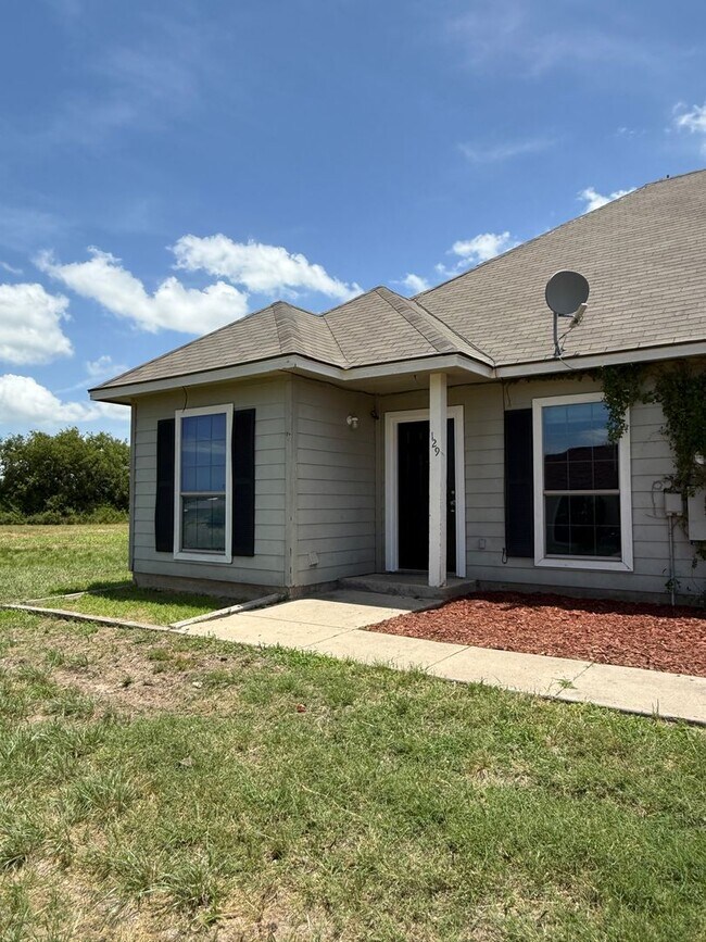 Building Photo - 131-131 Collett Ct