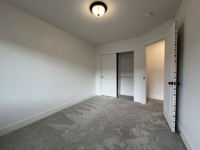 Building Photo - Modern 2022-Built 3-Bedroom Home with Open Layout, Entertainer’s Kitchen. Near Parks & Playgrounds